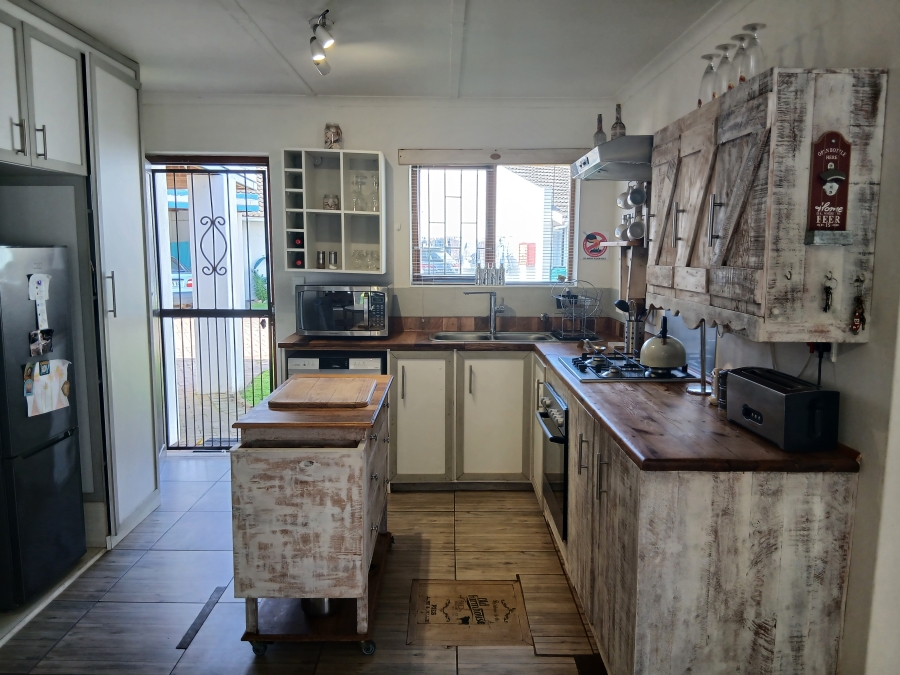 2 Bedroom Property for Sale in Paradise Beach Eastern Cape